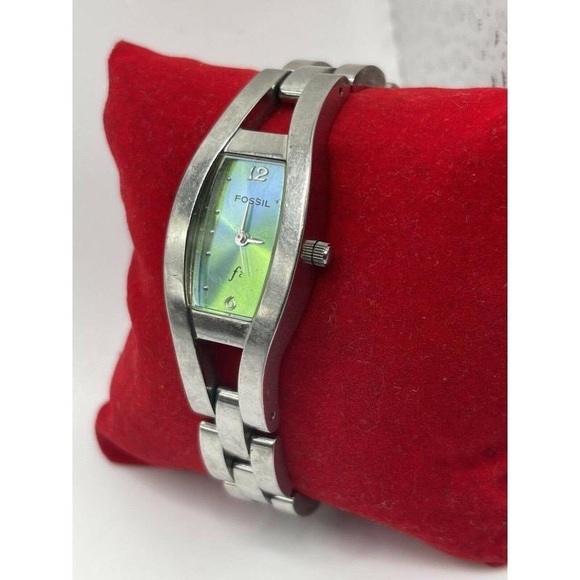 Iridescent green and blue face Fossil bracelet watch - Picture 16 of 16